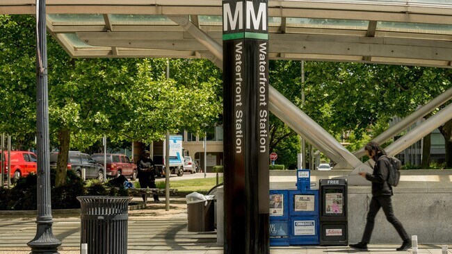 Building Photo - 350 Maple Dr SW