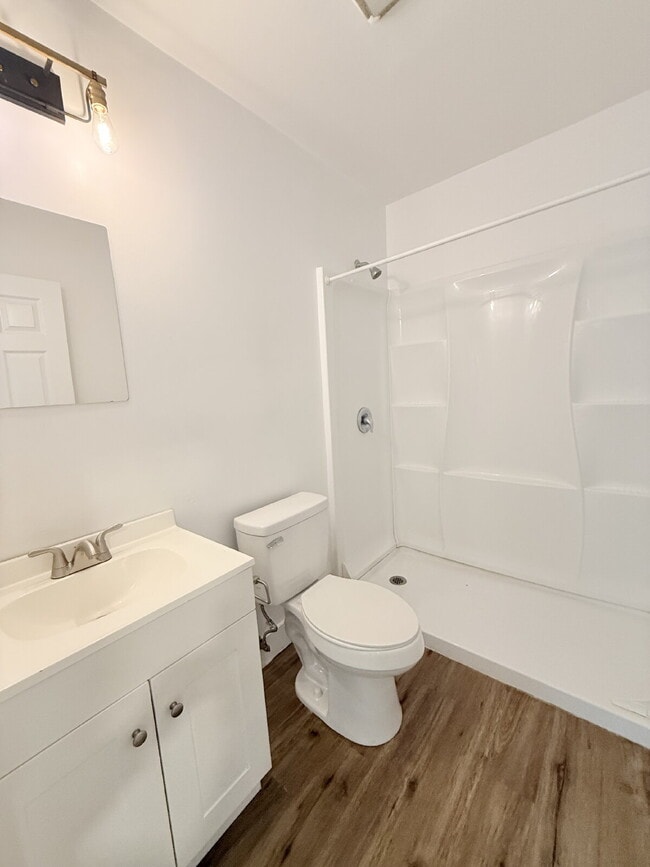 Building Photo - 3 BR / 2 BA Completely Remodeled Home