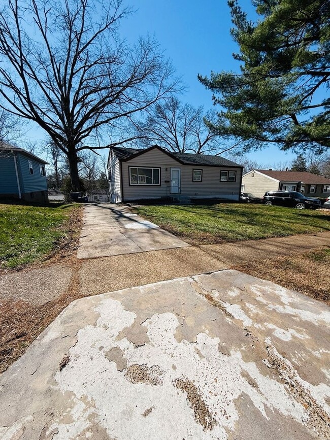 Building Photo - Completely Updated 3 Bedroom Home in Ferguson