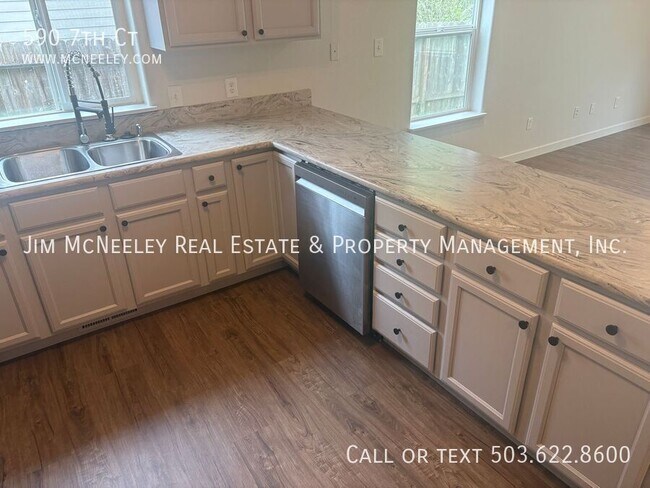 Building Photo - 590 7th Ct