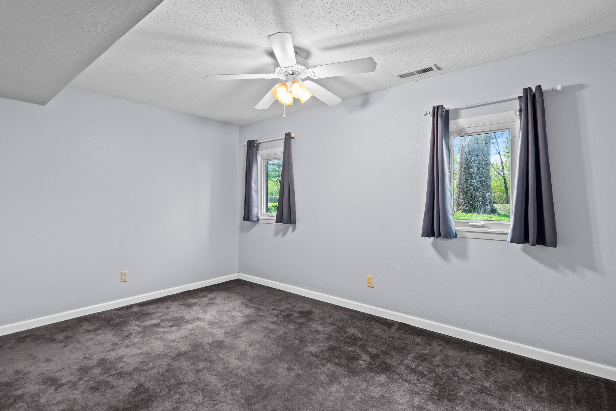 Building Photo - 204 Saxon Dr