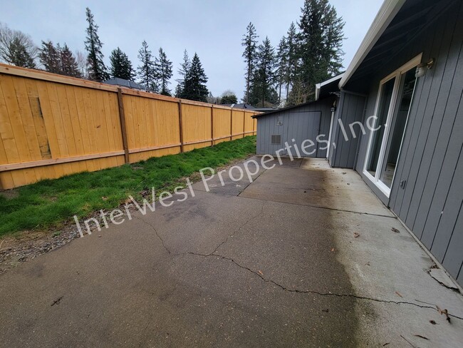 Building Photo - Tigard 3 Bd 2ba Ranch Style Home on Flag L...