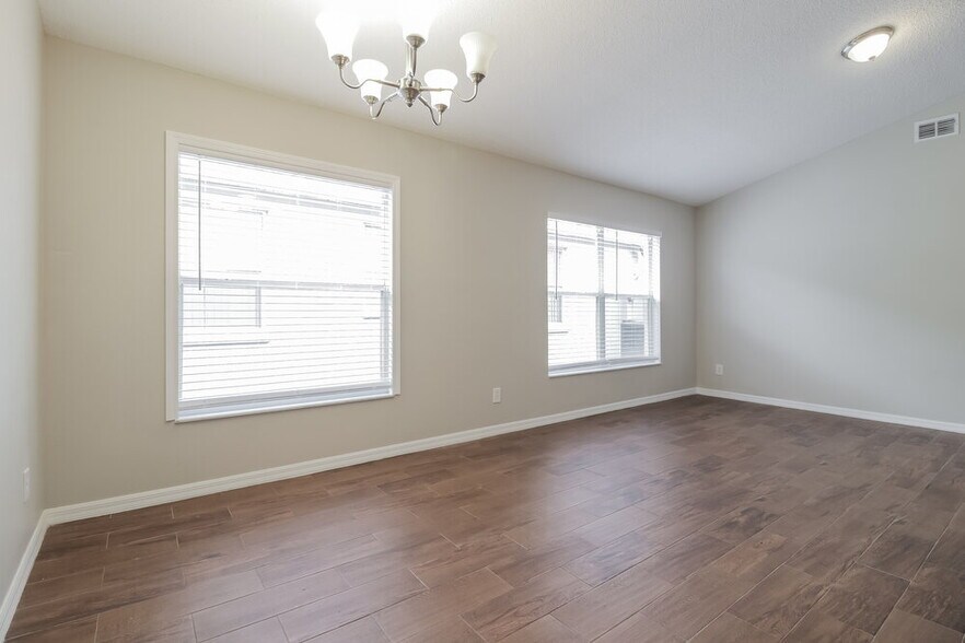 Building Photo - 13621 Meadowpark Ave