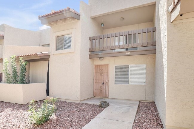 Primary Photo - Beautiful Mesa Rental!