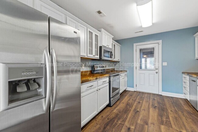 Building Photo - 9515 15th Bay St