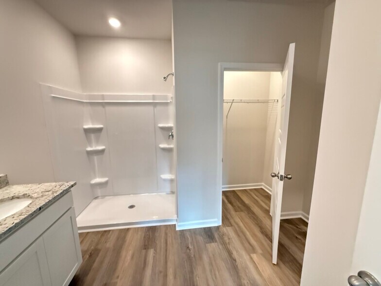 Building Photo - 6151 Feather Wy SE