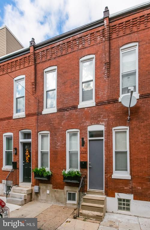 Building Photo - 2233 Latona St