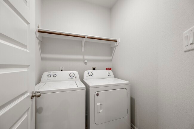 Building Photo - 25207 Pomegranate Pl