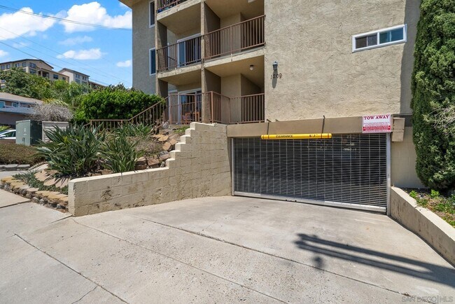 Building Photo - 1209 Hueneme St