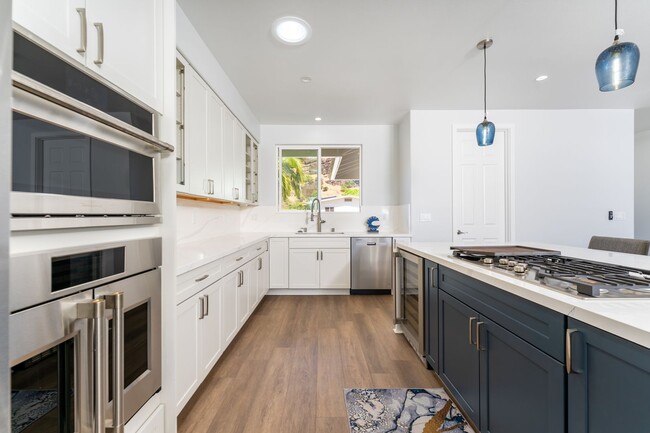 Building Photo - Furnished Luxury Ocean Front Estate in Waianae with Old Hawaii rural setting- 3/5 Luxury, 2 story...