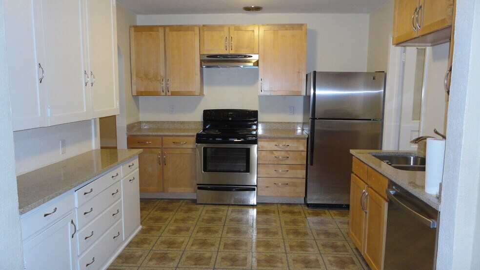 kitchen - 4970 Wyandot St