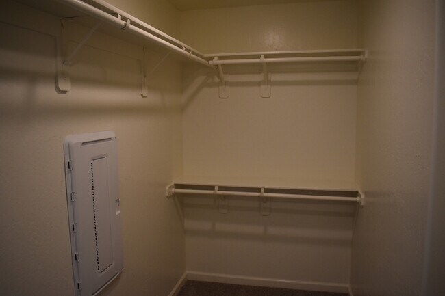 Building Photo - 698 Jessie Dr