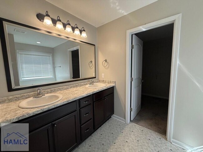 Building Photo - 50 Huntington Dr