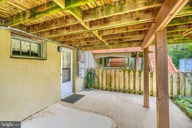 Building Photo - 372 Old Trail