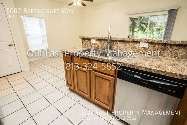 Building Photo - 5002 Beechcraft Way