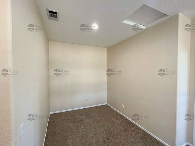 Building Photo - End unit 4 Bedroom House Available Now in ...
