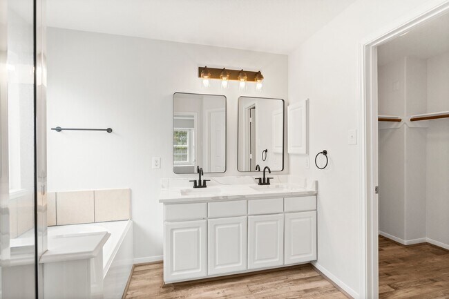 Building Photo - 2437 Aspen Dale Dr