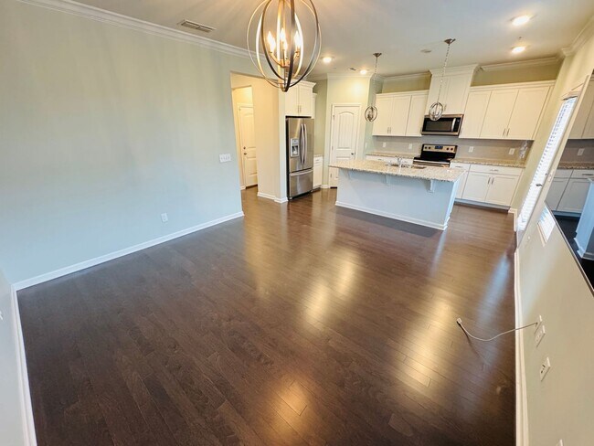 Building Photo - FOR LEASE - 3 bed, 2.5 bath, 1679 sqft townhome
