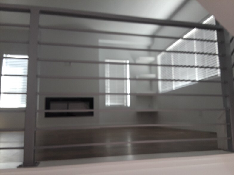 Building Photo - 2179 525 W