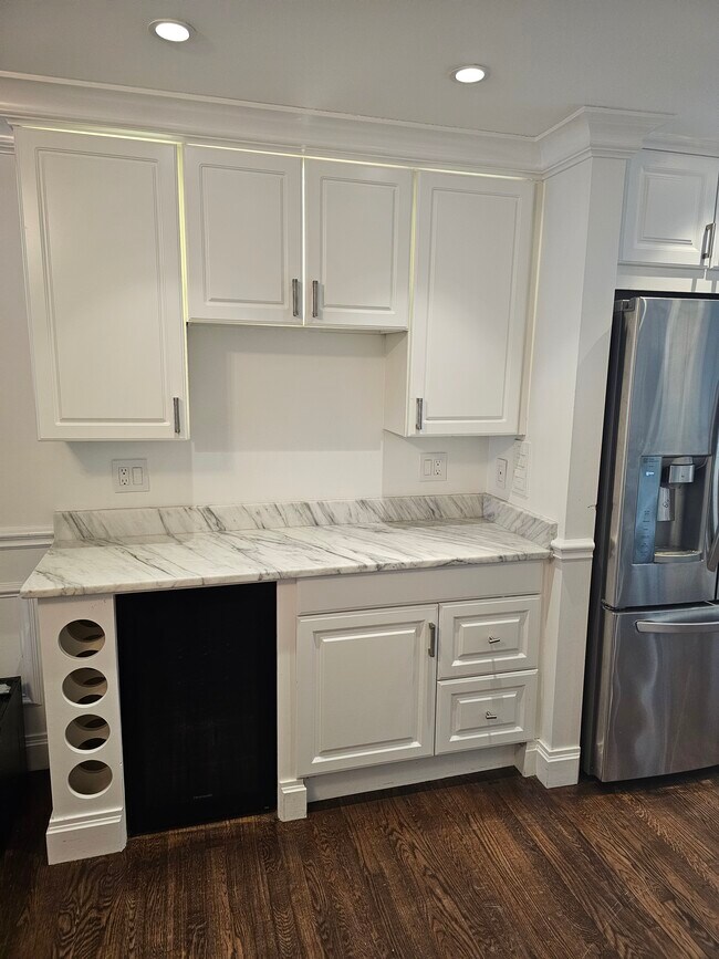 Building Photo - 11 Oak St