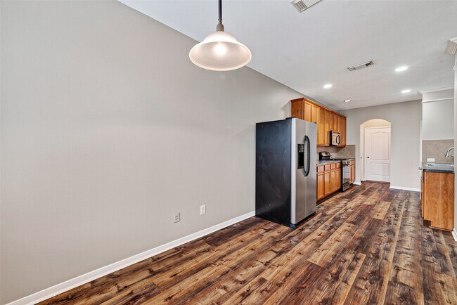 Building Photo - 5403 Canyon Hollow Dr