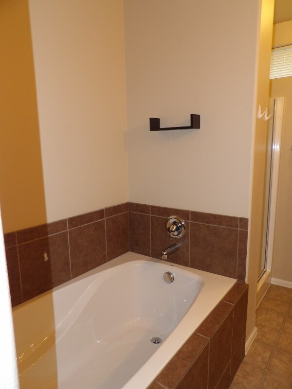 Building Photo - 802 Red Thistle View