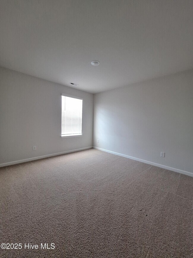 Building Photo - 1213 Fowler Dr