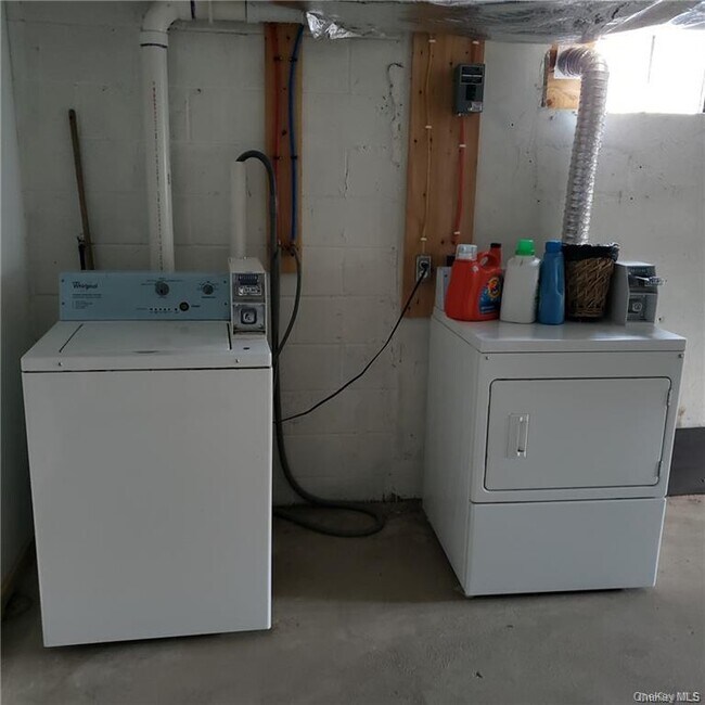 Building Photo - 18 Reservoir Rd