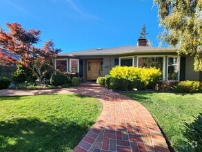 Building Photo - Charming Single Family Home in West Menlo ...