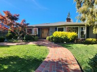 Building Photo - Charming Single Family Home in West Menlo ...