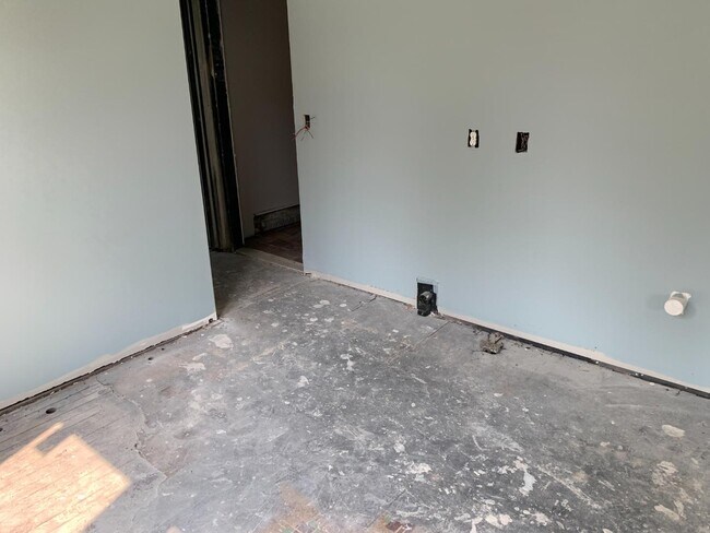 Building Photo - 420 Emmet St