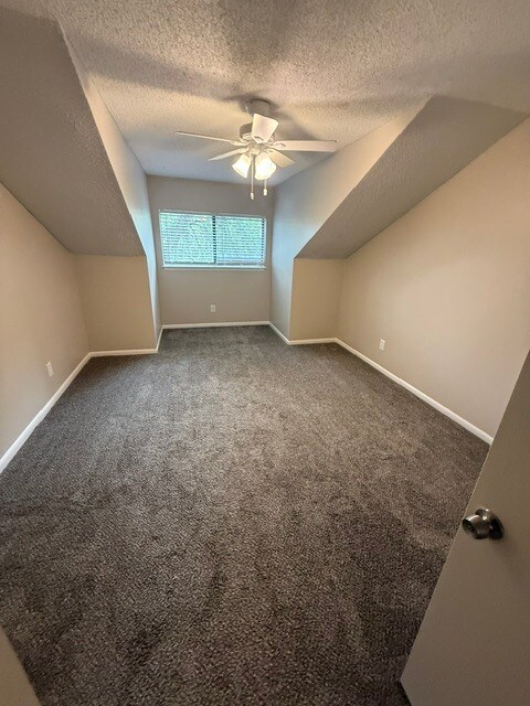 Building Photo - 8640 Roanoke Dr