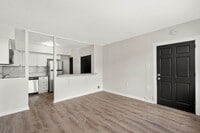 Building Photo - 644-650 Center Ave.