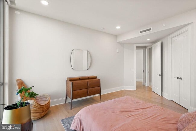 Building Photo - 7887 Jones Branch Dr