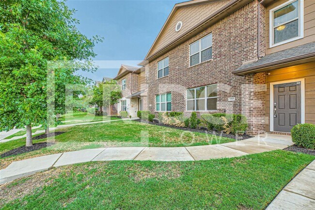 Building Photo - 1313 Lakecrest Ln