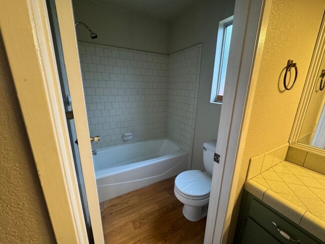 Building Photo - 3 Bedroom, 2 Bath, 2 car garage