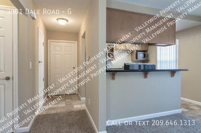 Building Photo - Modesto 2 Bedroom 2 Bath Condo "Parkview V...