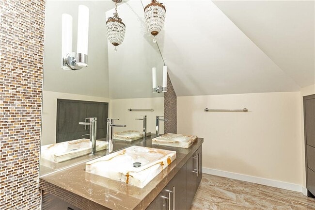 Building Photo - 1022 Reeder Cir NE