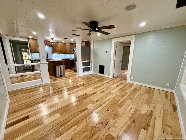 Building Photo - 1027 Cameron Hill Rd