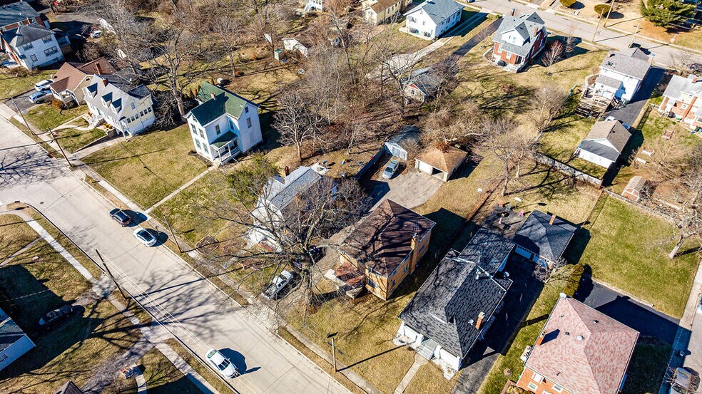 Building Photo - 4146 South Ave