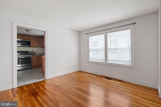 Building Photo - 27 Reamer Ave
