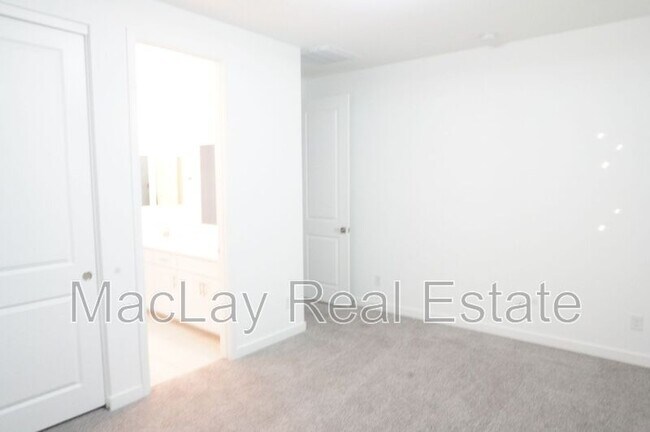 Building Photo - 40562 W Michaels Dr