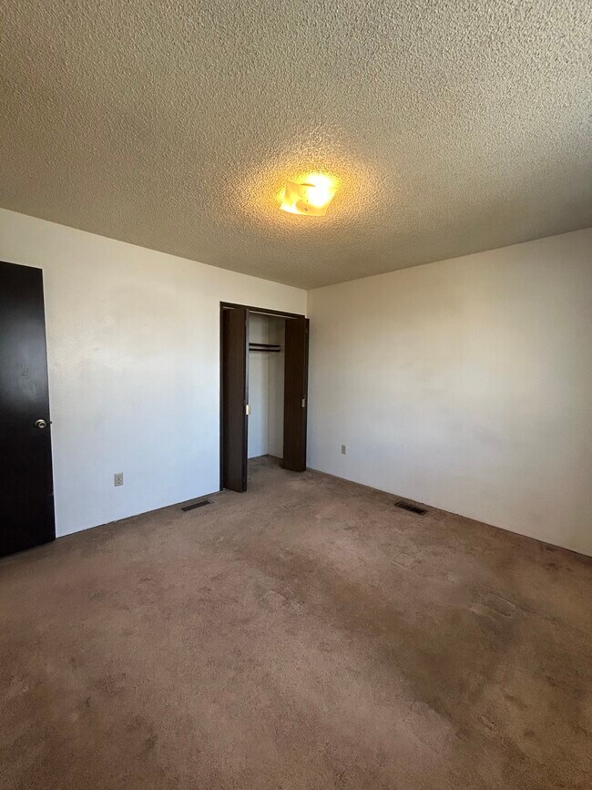 Building Photo - Denali St