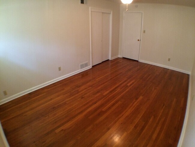 Building Photo - Charismatic 3 Bed 2 Bath Home!