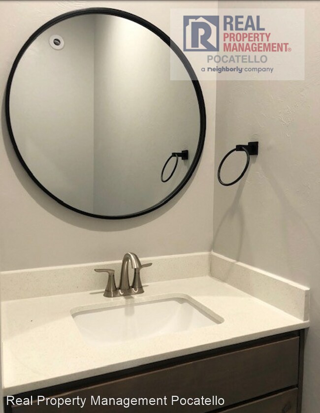 Building Photo - 3 br, 2.5 bath House - 159 Park Lawn #7