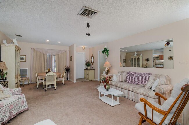 Building Photo - 8015 San Fernando Dr