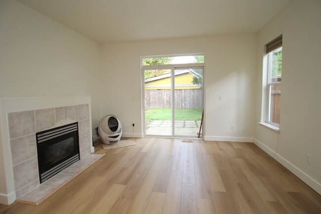 Building Photo - 8522 N Haven Ave