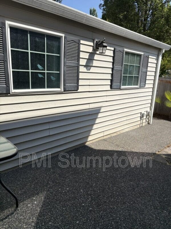 Building Photo - 14375 SE Oregon Trail Dr