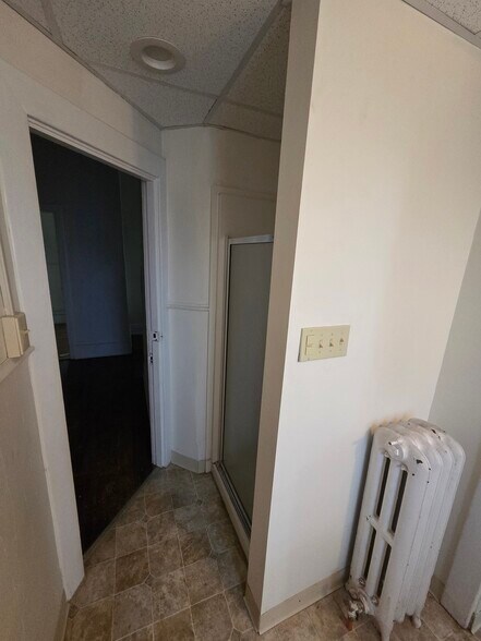 Building Photo - 806 13th St