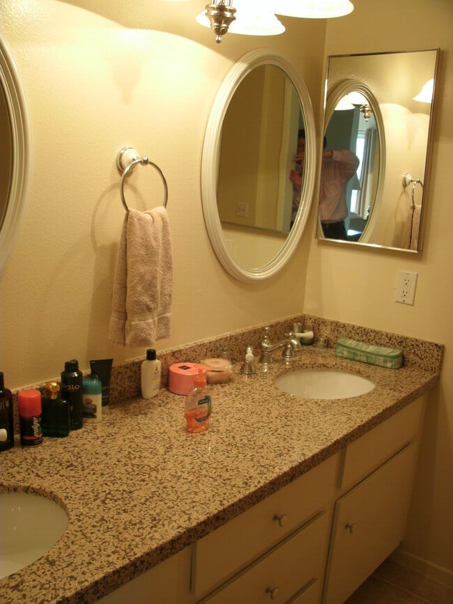 Building Photo - COMING SOON!! Gorgeous condo with Amazing ...